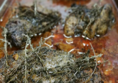 Wildschweinkeule im Entstehungsprozess